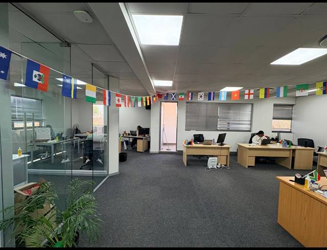 123M² OFFICE TO LET IN MIDRIDGE PARK
